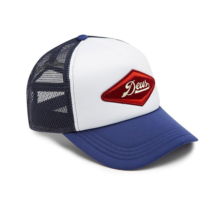 30 casquettes Deus Ex Machina