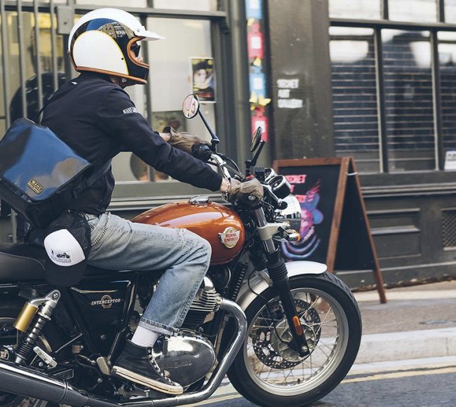 Bike Shed et Royal Enfield : une collection textile unique !