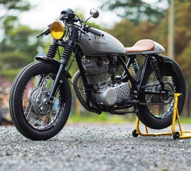 Cafe Racer Yamaha SR500 par Gas And Oil