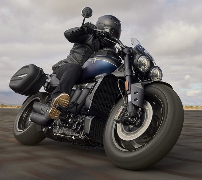 Triumph Rocket 3 Storm R et GT : puissance et luxe ! 